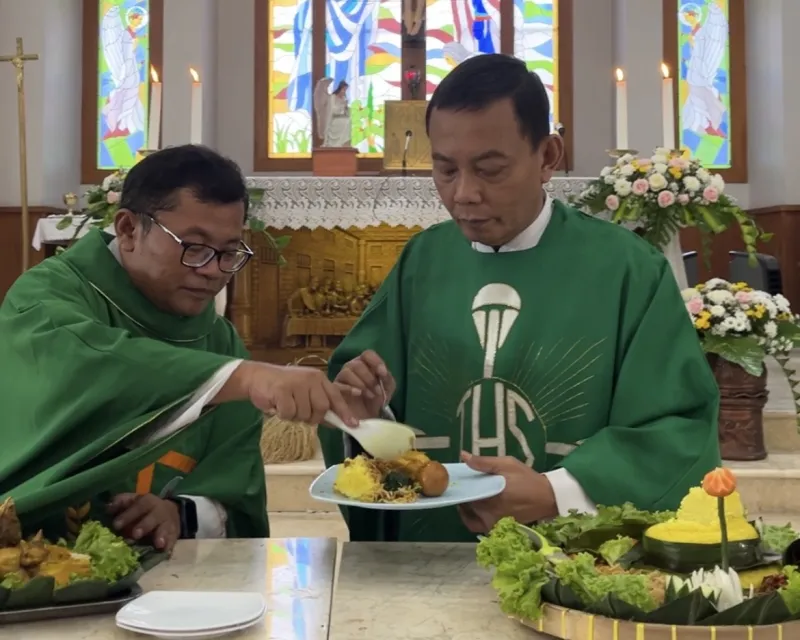 4 TAHUN PERJALANAN IMAN: PAROKI HKTY SIMO MERAYAKAN SYUKUR